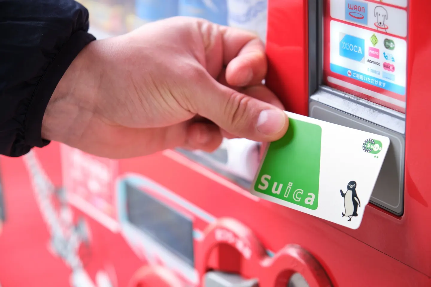 بطاقة Suica بتصميم البطريق الشهير